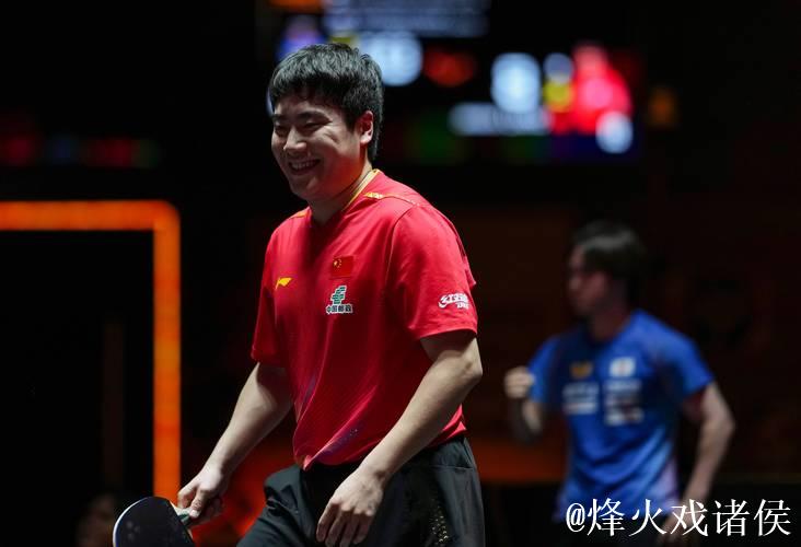 WTT多哈冠军赛：梁靖崑赢下国乒德比 晋级男单八强
